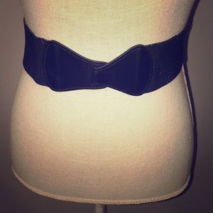 SALE ⬇️ Black/metallic silver wide belt, XS